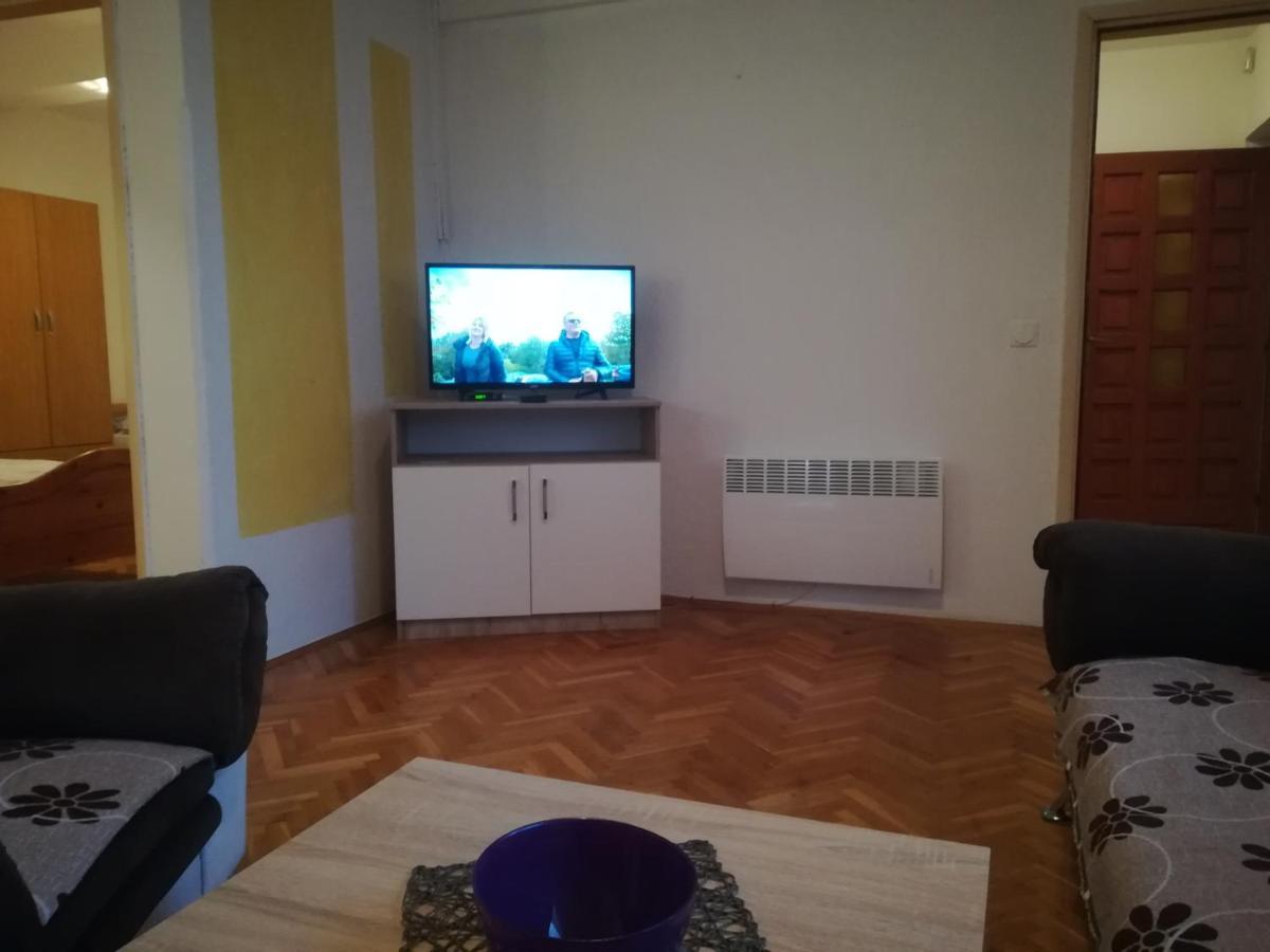 Apartman Lidija リヴノ エクステリア 写真