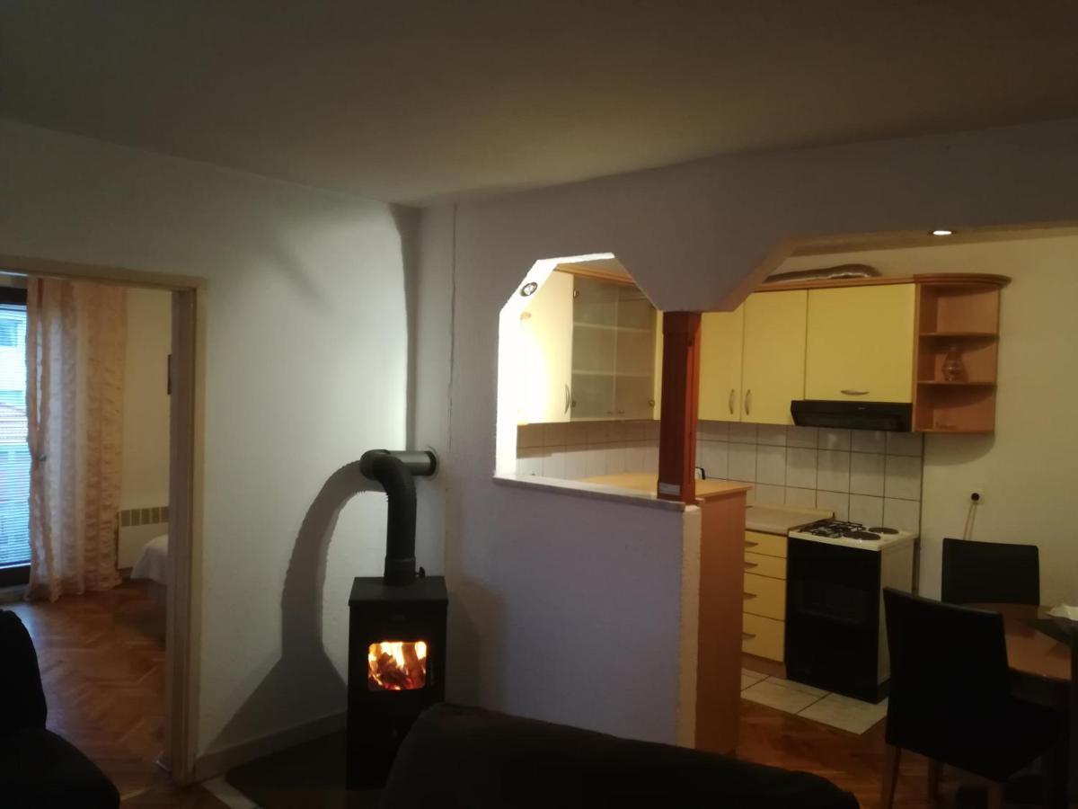 Apartman Lidija リヴノ エクステリア 写真