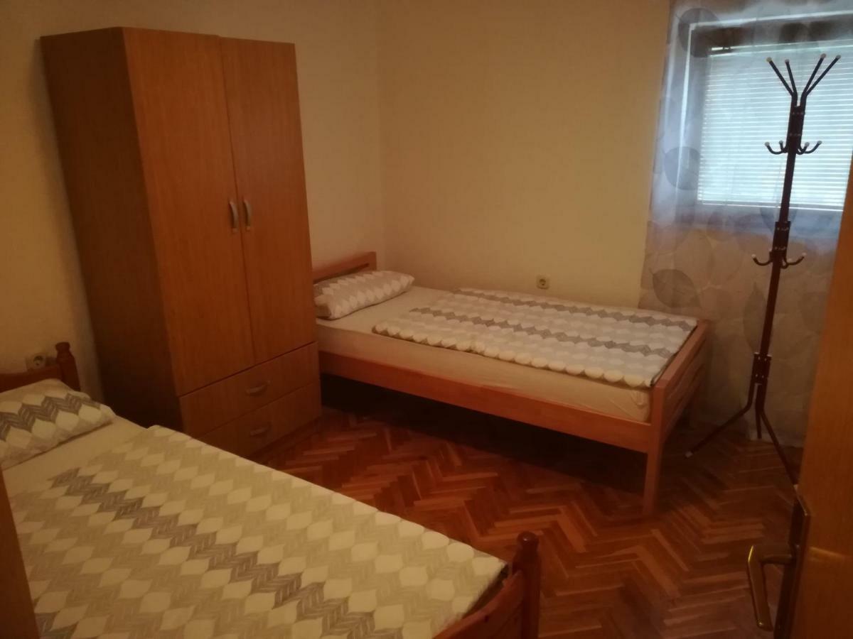 Apartman Lidija リヴノ エクステリア 写真