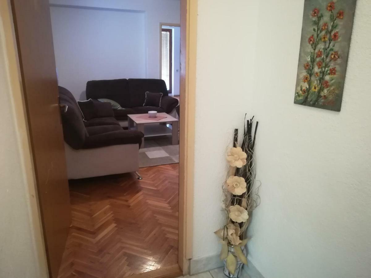 Apartman Lidija リヴノ エクステリア 写真