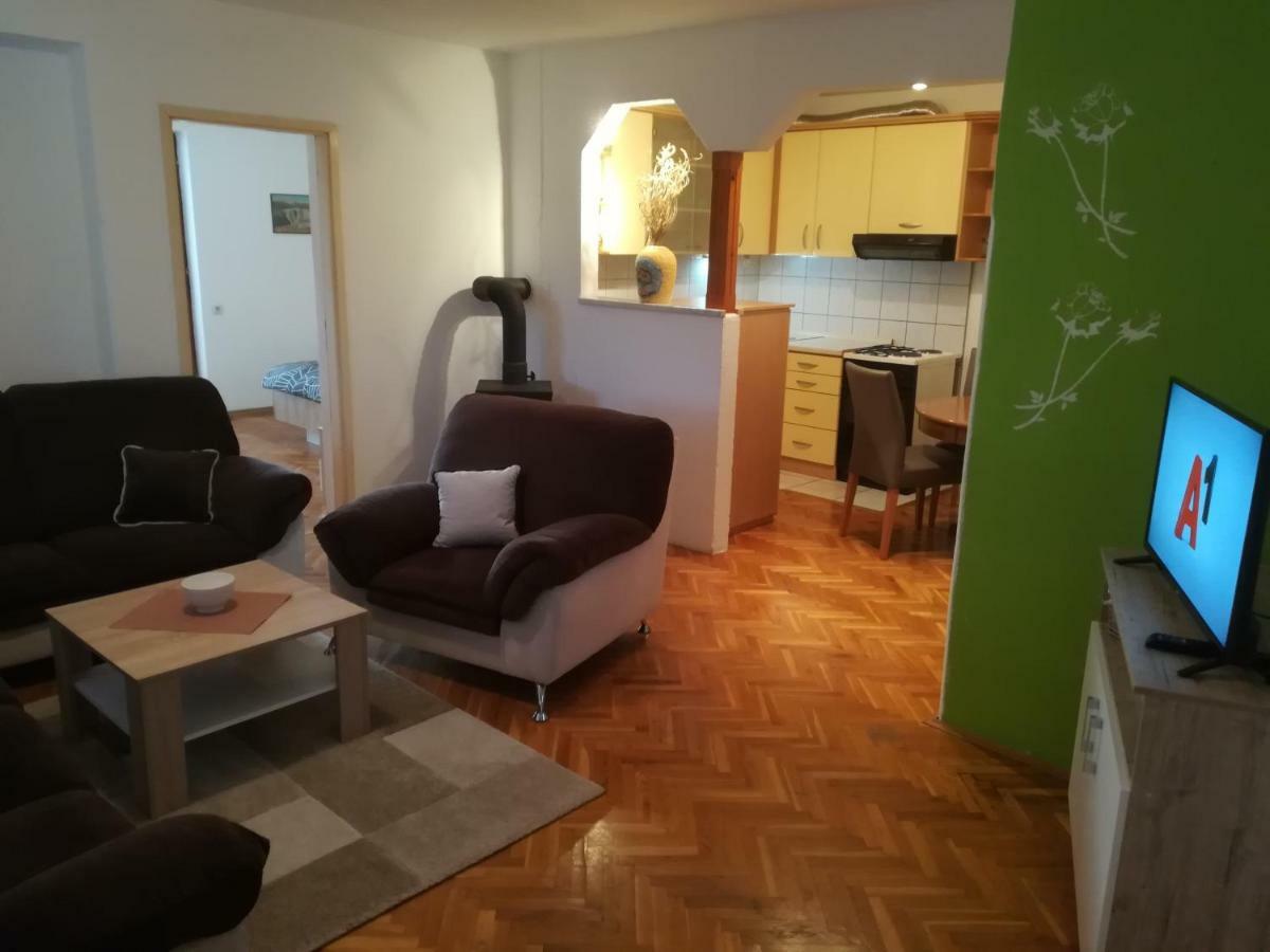 Apartman Lidija リヴノ エクステリア 写真